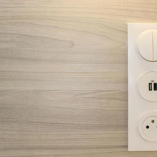 Première Classe Plaisir Gatines，位于布雷西尔的酒店