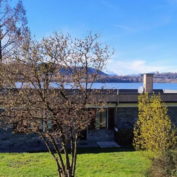 Casa Gaiani Villetta in riva al lago vista mozzafiato，位于瓦瑞诺博吉的酒店
