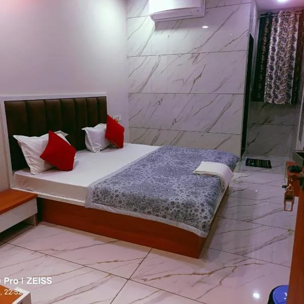 HOTEL JANTA INn，位于瓦皮的酒店