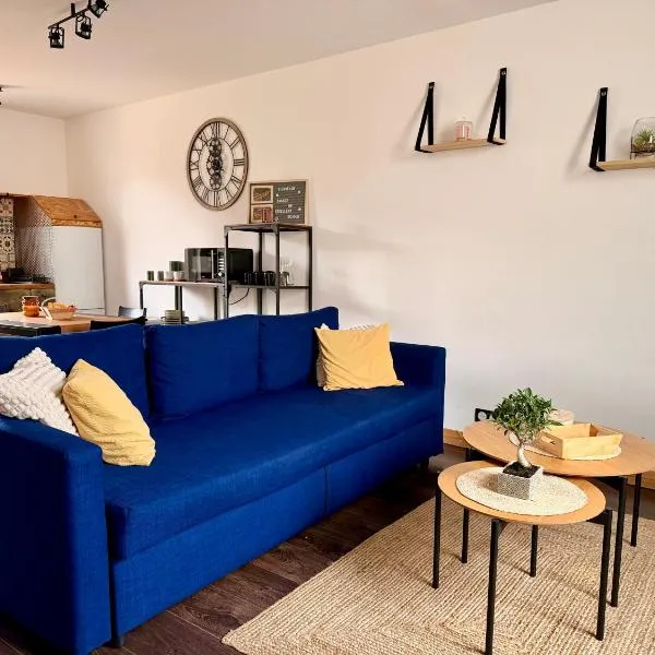 Peaceful apartment with garden，位于阿让的酒店
