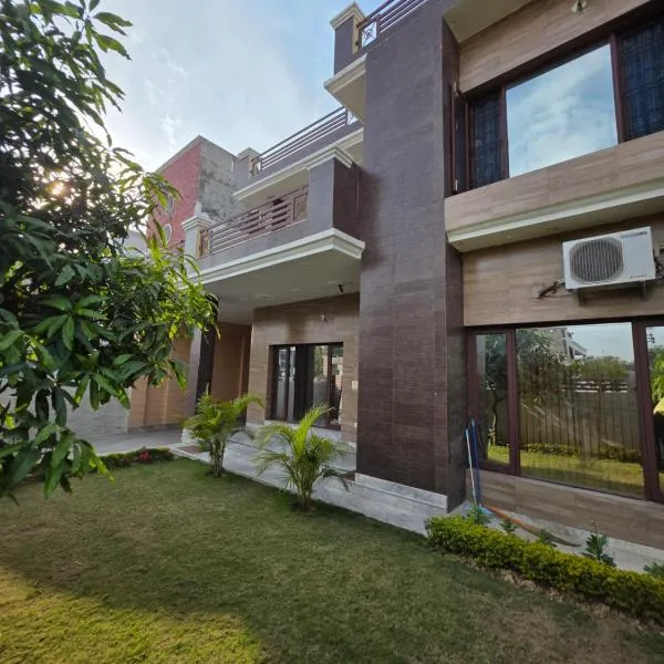 Stayvilla - Private Bungalow in Jammu,位于贾姆穆的酒店