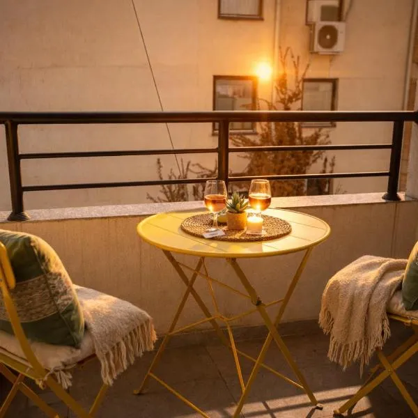 StayLux Balcony Free Parking City Center Apartment in Ohrid Near Lake，位于奥赫里德的酒店
