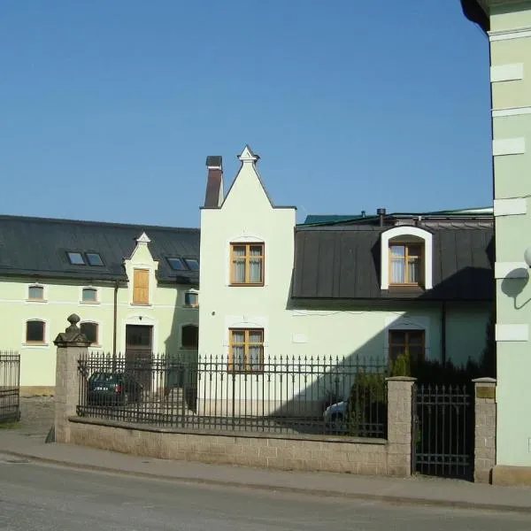 卡拉克诺斯酒店，位于Prkenný Dŭl的酒店