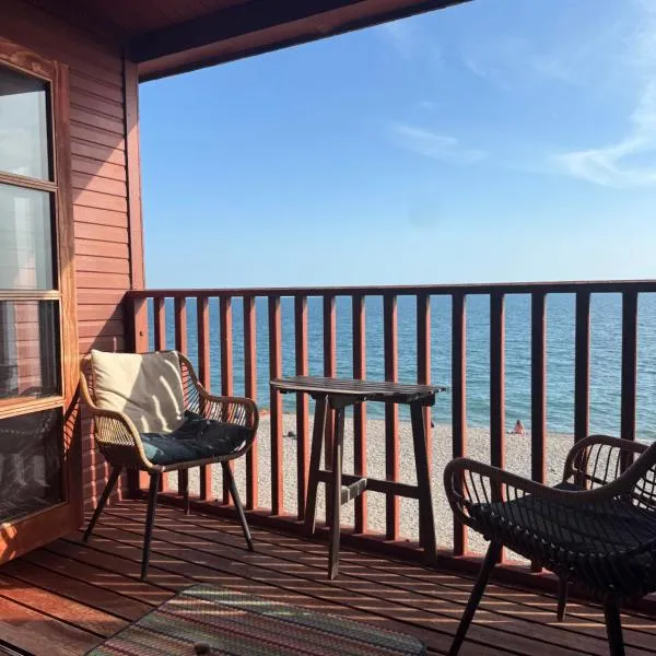 Branscombe Chalet on the Beach，位于布兰斯科姆的酒店