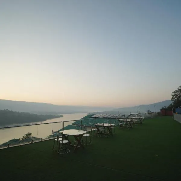 Nisarga Lake Resort Tapola，位于萨塔拉的酒店