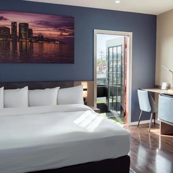 TStays Smart Hotel Courtyard, Gated Modern Stay，位于西班牙港的酒店