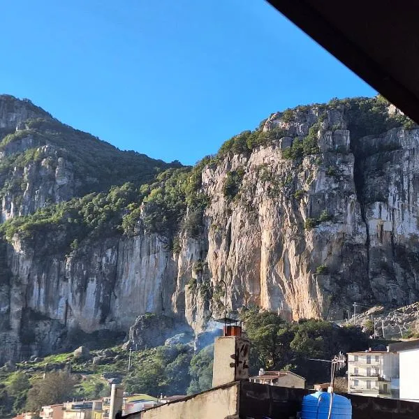 Maistu Pilia climber's rooms Ulassai，位于乌拉赛的酒店