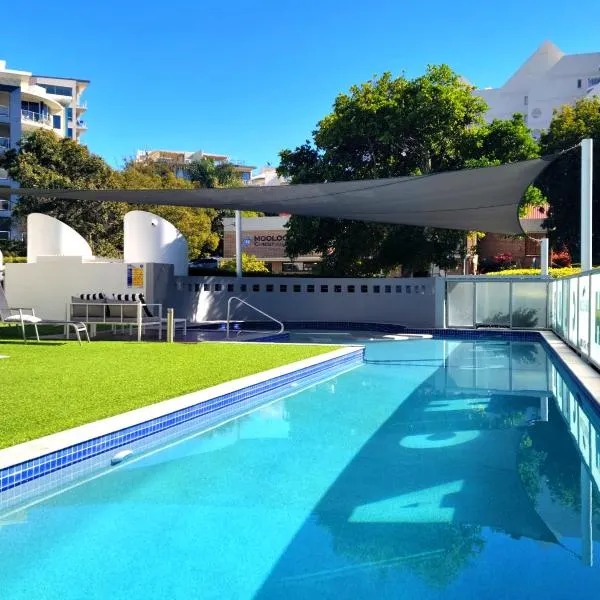 Mooloolab Beach Paradise 2 bedroom Unit - 350m from Beach，位于穆卢拉巴的酒店