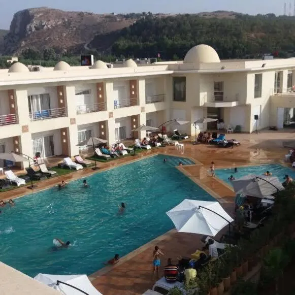 Sun Beach Med，位于Oulad Zenati的酒店