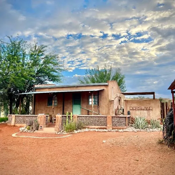 Dorsland Cottage - Private Farm Stay in the Kalahari - Tiger's Lair, Namibia，位于Aranos的酒店