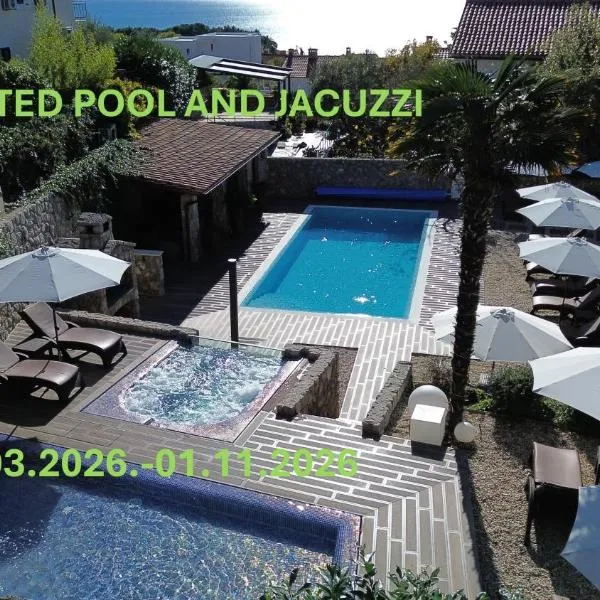 Villa Palma Krk Penthouse apartment with sea view and private jacuzzi，位于克尔克的酒店