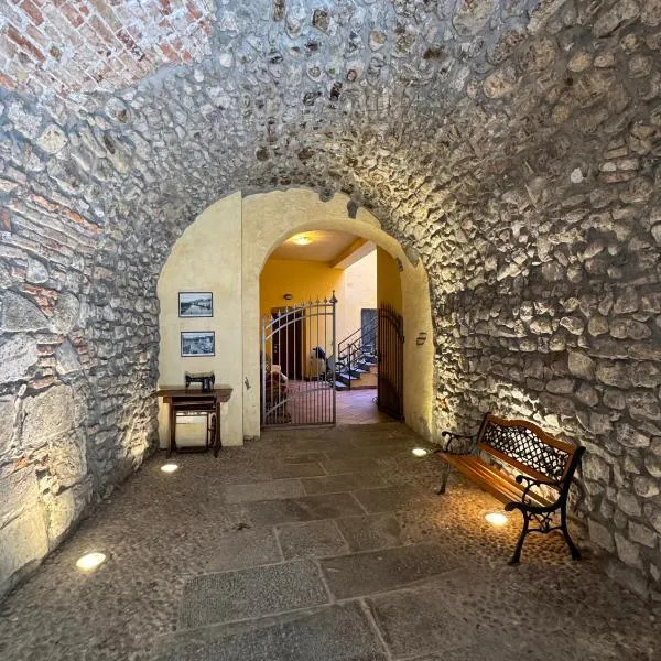 Centro Storico Suites Sarnico，位于萨尼科的酒店