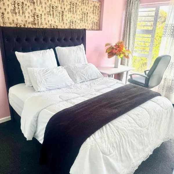 Private Guest Suite--Near Muizenberg Beach，位于Muizenberg的酒店