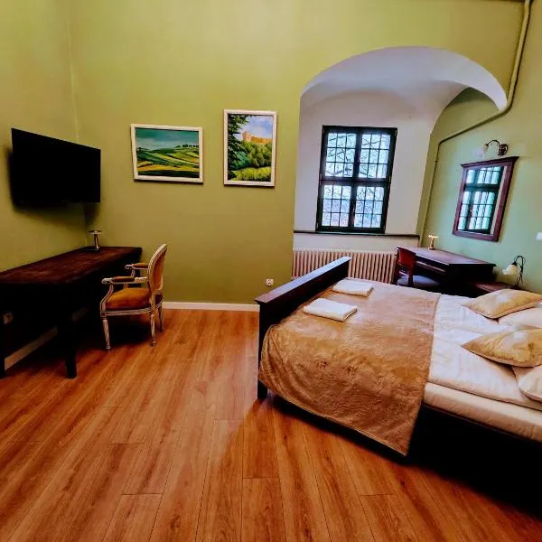 Zamek Otmuchów，位于奥特穆胡夫的酒店