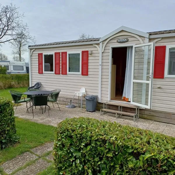 Mobilhome 3 bedrooms Camping Scheldeoord，位于Baarland的酒店
