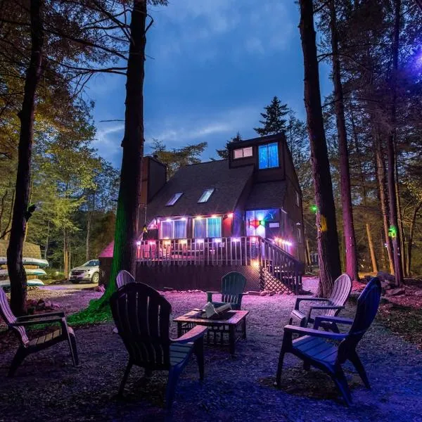 Deer Trails Retreat -Pocono Getaway Near Kalahari，位于Pocono Summit的酒店