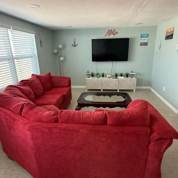 Modern 3BR Home in secure neighborhood with Free Parking & WiFi，位于里弗维尤的酒店
