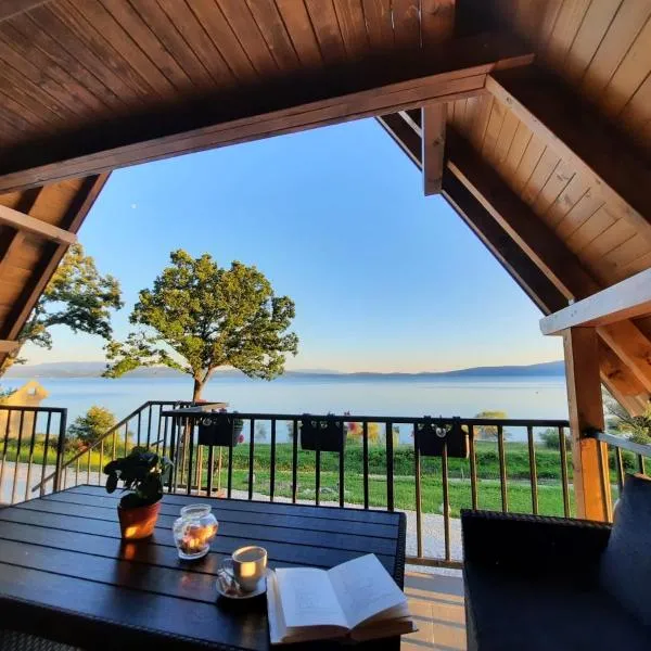Lake House Beliz，位于利夫诺的酒店
