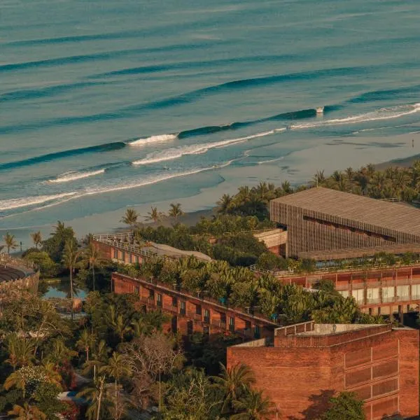 Desa Potato Head Bali，位于塞米亚克的酒店