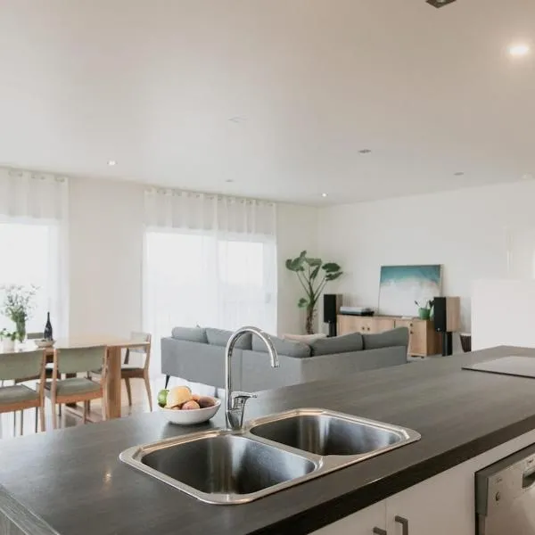 Sunrise Beach House Bicheno，位于比舍诺的酒店