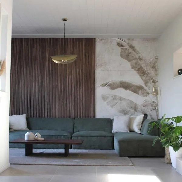Moderne woning met 3 kamers voor 7 personen met gratis parking,位于Haaltert的酒店