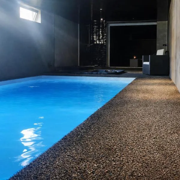 Luxury & Love - Indoor Swimming Pool & Cinema Room，位于谢勒的酒店