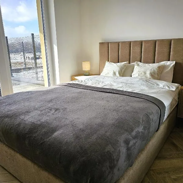 Borki Lake View Apartment，位于拉多姆的酒店