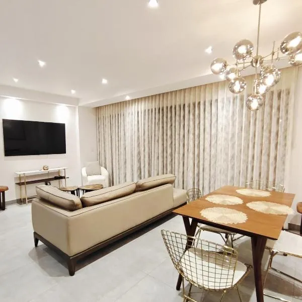 Luxury Condo Residencial Area Close to Everything，位于巴亚尔塔港的酒店
