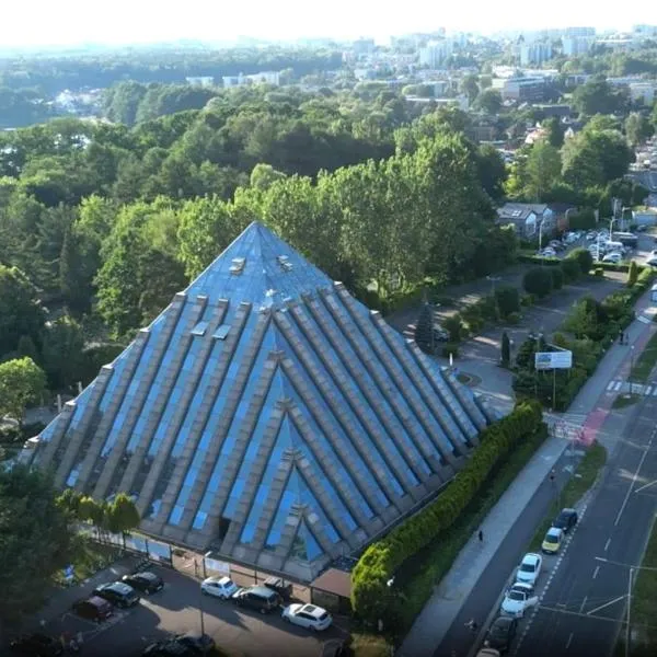 Piramida Park Hotel & Wellness，位于蒂黑的酒店