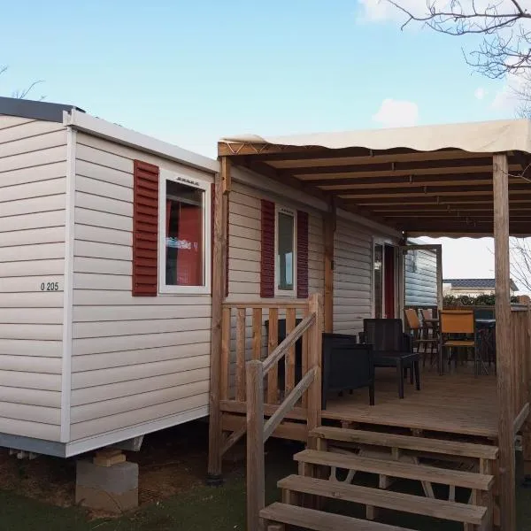 FMLODGE mobil Inès au sable du mdi，位于塞里尼昂的酒店