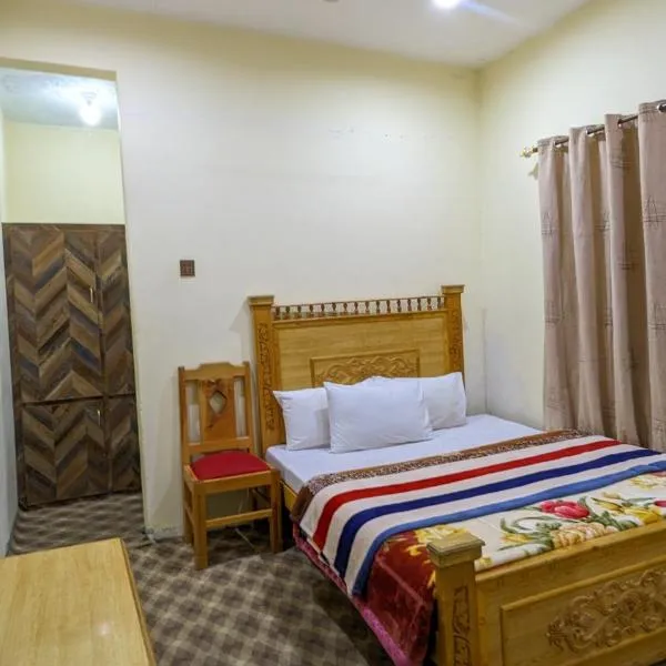 MANOKUR - E- BASA HOTEl，位于Minapin的酒店