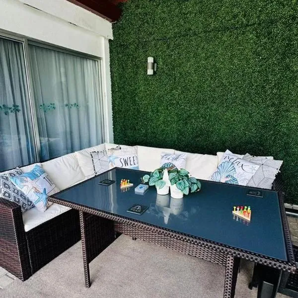 Casa Brisa with a private pool in Bejuco，位于Bejuco的酒店