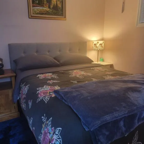 Nice and cozy，位于布雷默顿的酒店