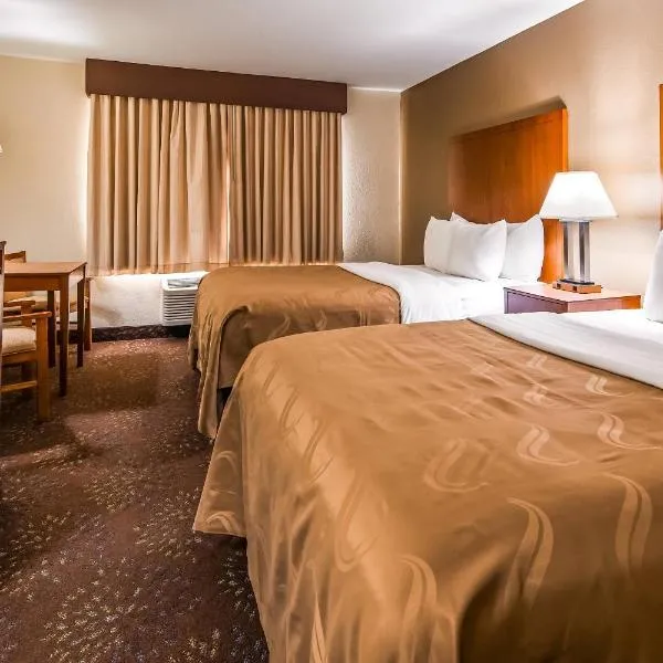 Quality Inn Tomah，位于托马的酒店