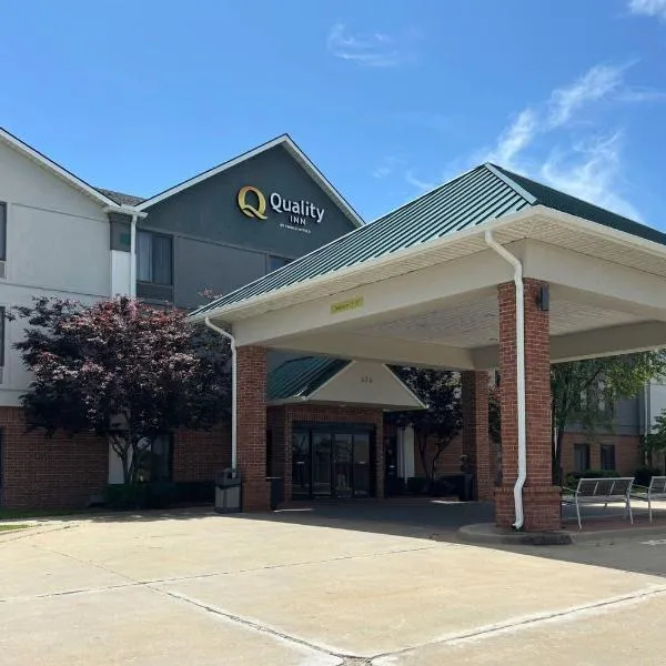 Quality Inn Warrensburg，位于沃伦斯堡的酒店