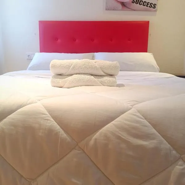 Habitación y baño privado，位于Vilanova del Camí的酒店