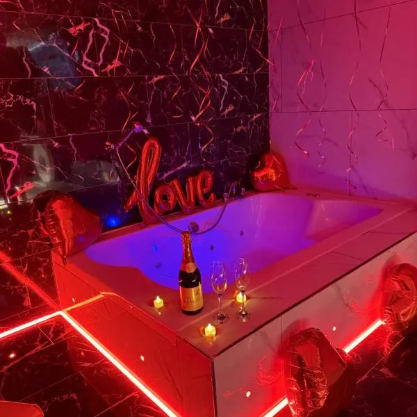 Luxury Jacuzzi Suites Halifax，位于哈利法克斯的酒店