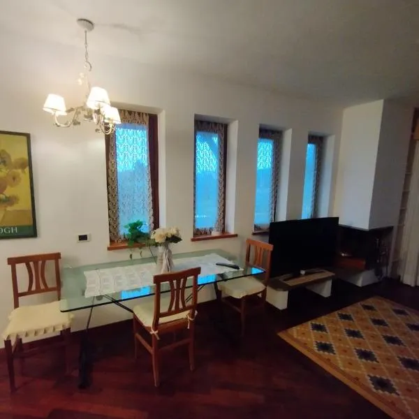 La Terrazza dei Fiori，位于切萨诺的酒店