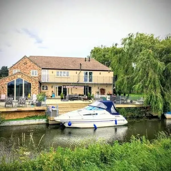 Riverside Lodge Self-Catering Apartment，位于彼得伯勒的酒店