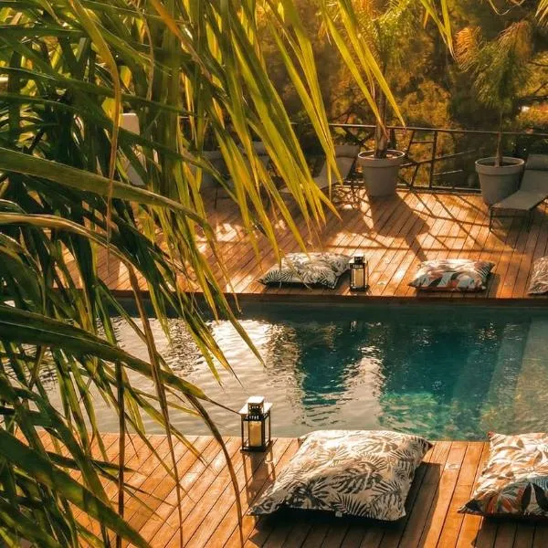 VILLA HOLISTIKA : BED AND BREAKFAST / POOL / AIR CONDITIONING/ MONT FARON TOULON，位于土伦的酒店
