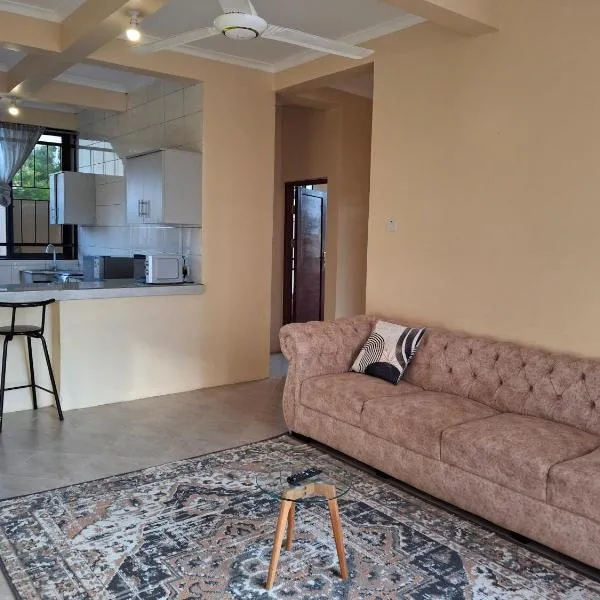 Stunning 2BR in Dar Beach, Dining, Transit Nearby Apt 2，位于达累斯萨拉姆的酒店