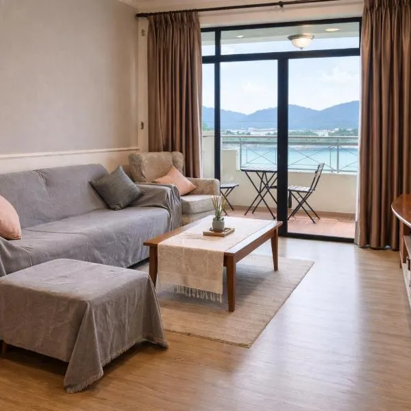 Azure Haven by the Sea-Lumut，位于卢穆特的酒店