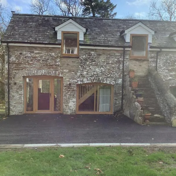 Canad Adar - Song of the Birds - Teifi Valley，位于Llanwenog的酒店