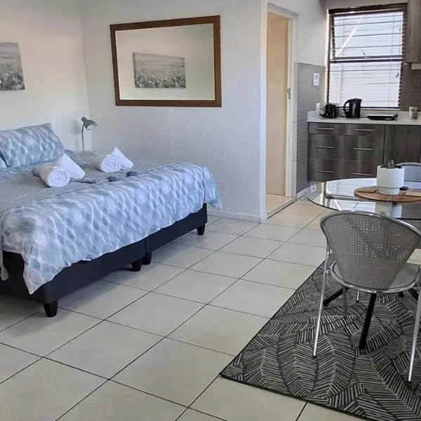 Cozy Quarters Self-Catering Accommodation，位于贝尔维尔的酒店