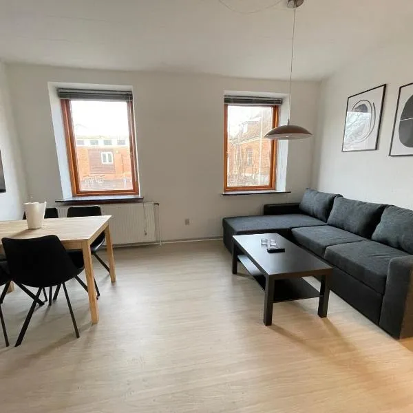 Modernized Bed & Bath，位于霍尔斯特布罗的酒店