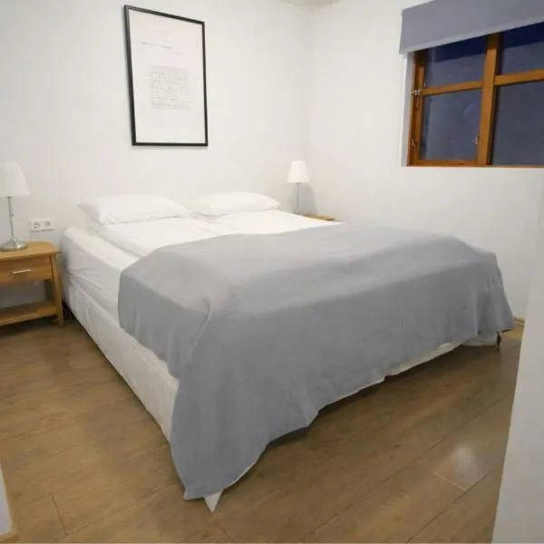 Malarhorn Accommodations，位于Drangsnes的酒店