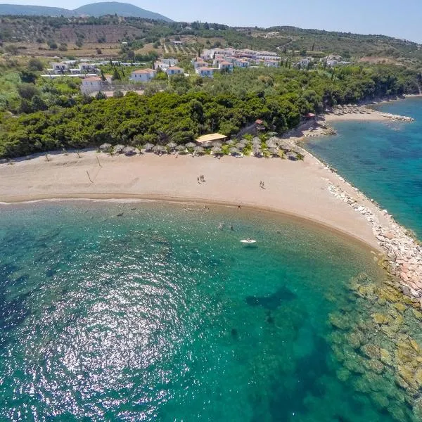 日出村海滩酒店，位于Agios Avgoustinos的酒店
