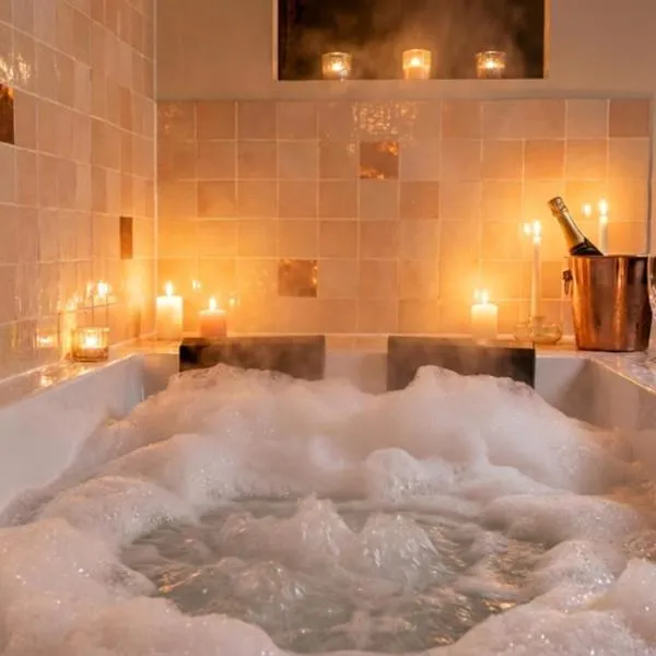 Suite Marrakech avec jacuzzi privatif Love Room romantique proche Toulouse，位于Auterive的酒店