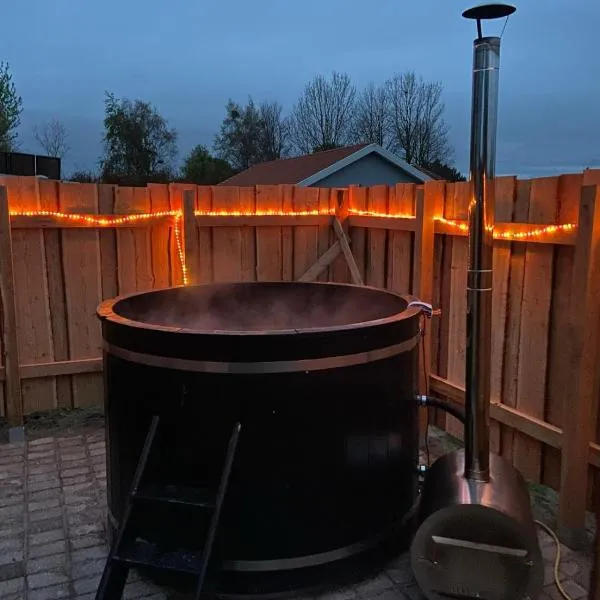 Shelterliv med luksus, nærvær og vildmarksbad，位于Flemming的酒店