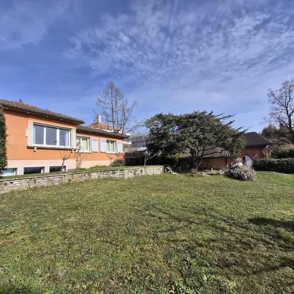 Beautiful villa in Pully - Lavaux，位于Pully的酒店